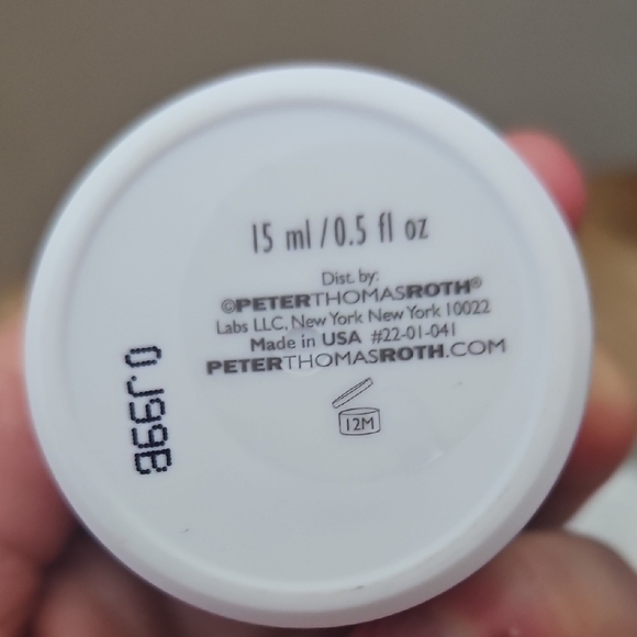 Peter Thomas Roth Peptide 21 Wrinkle Resist Eye Cream - White and Blue - Picture 6 of 7